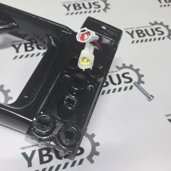 Зеркало правое на кронштейне