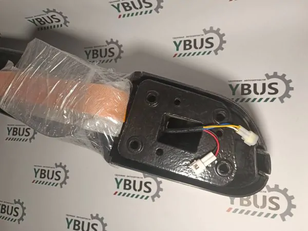 Зеркало с кронштейном правое